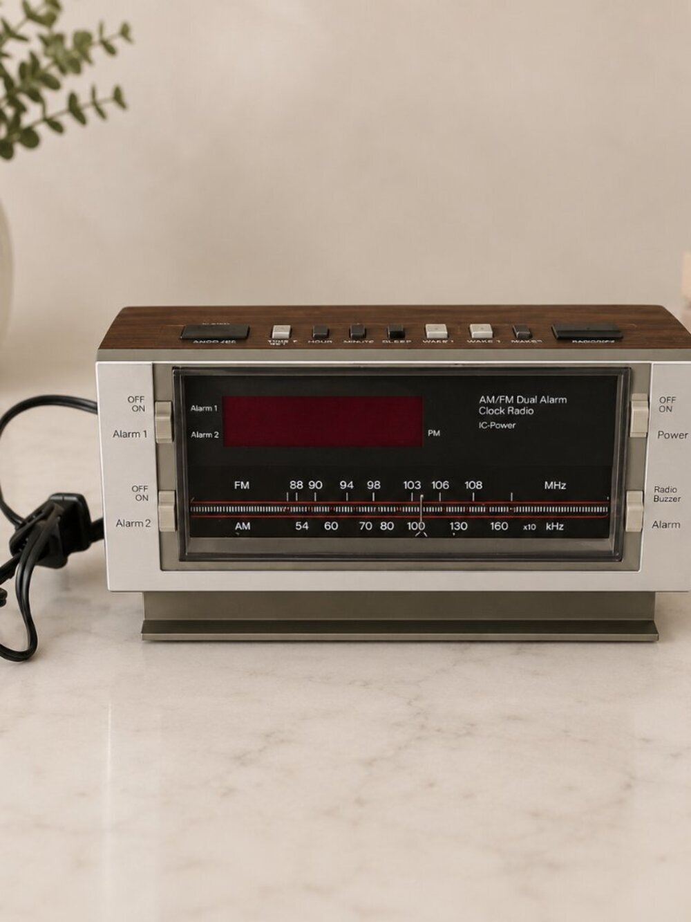 Vintage GE 7-4612B AM/FM Digital Clock Radio Woodgrain 1980s